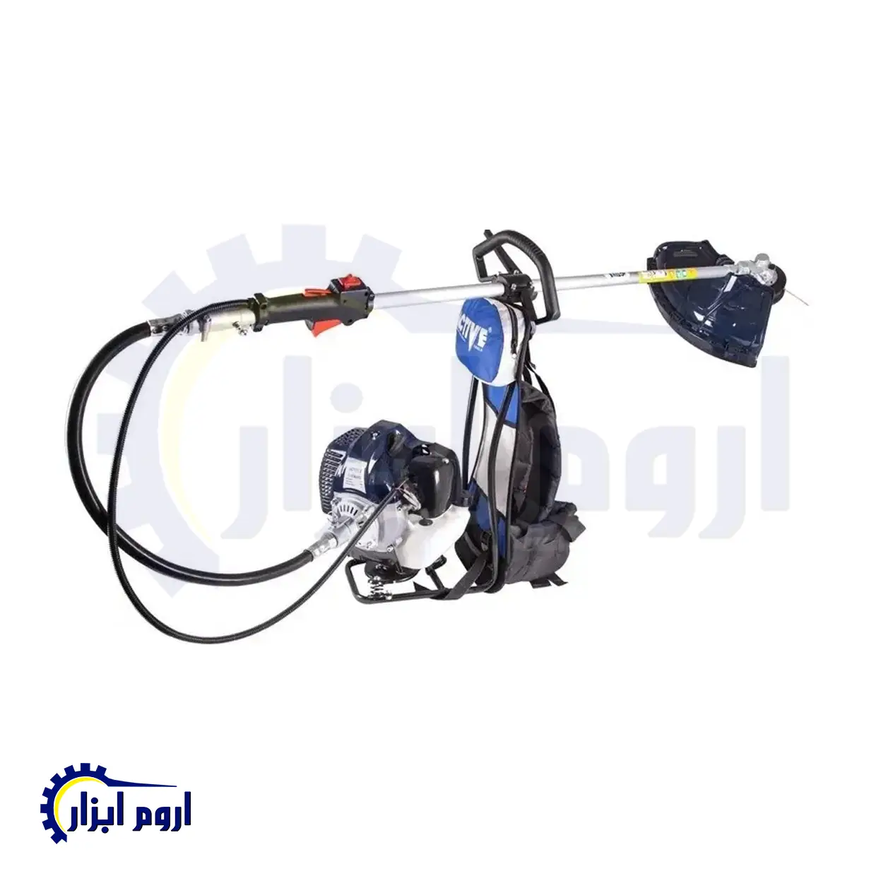 علف زن بنزینی کوله ای برند اکتیو دارای موتور بنزینی پرقدرت دو زمانه 1.5 کیلو وات دنده های مقاوم و سخت کاری شده موتور با قابلیت استارت سریع جهت روشن شدن آسان و سریع طراحی ارگونومیک دسته جهت راحتی کاربر در حین کار کردن سیستم خنک کننده کاربراتور مجهز به قرقره برش با نخ نایلون تیغه برش 230 میلی متریبه همراه کوله جهت استفاده آسان از دستگاه